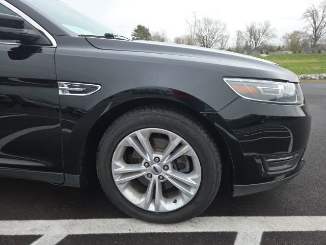 Used 2016 Ford Taurus SEL image 4