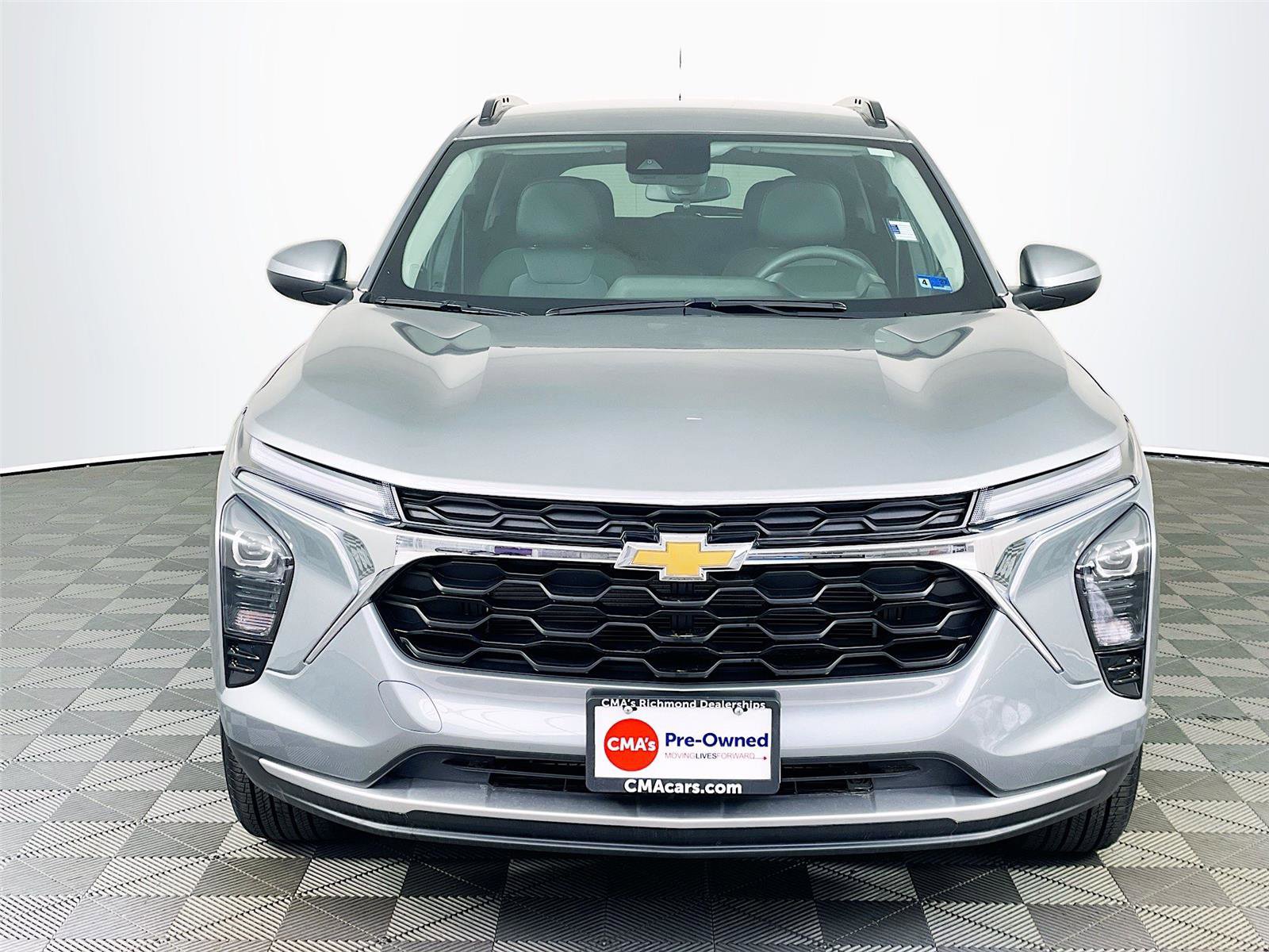 Used 2026 Chevrolet Trax LT image 2