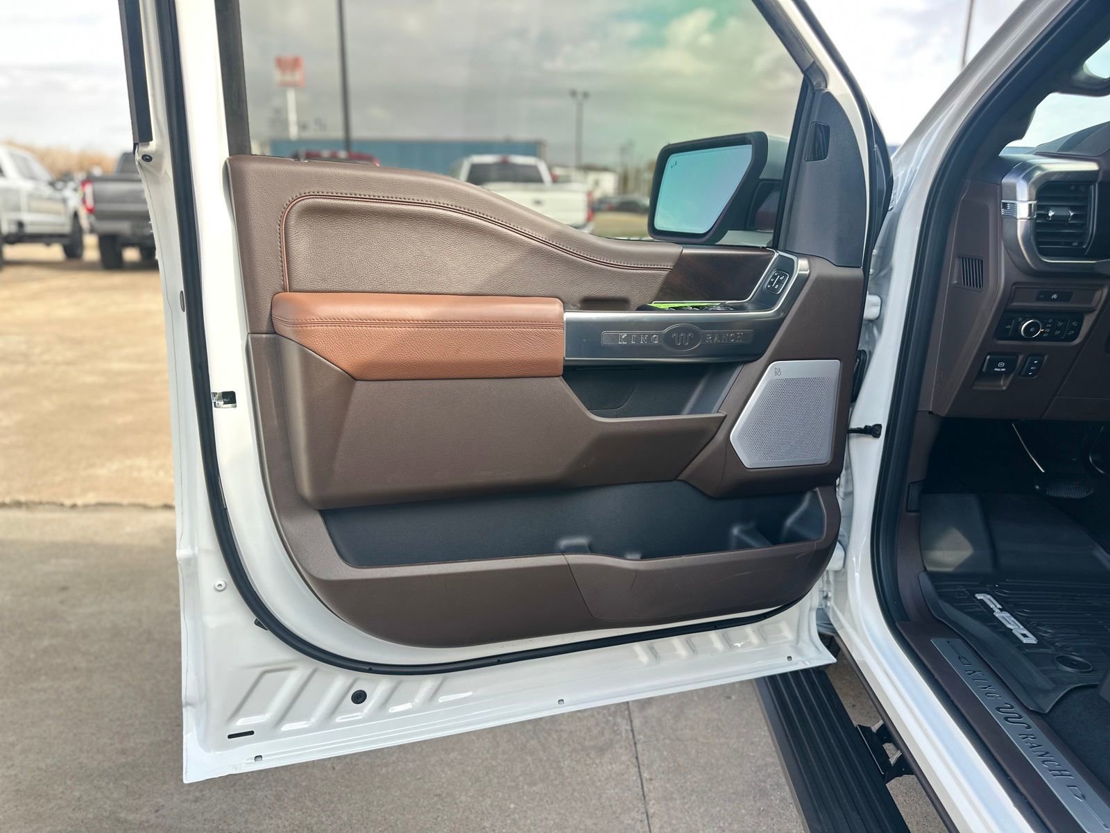 New 2025 Ford F150 King Ranch w/ FX4 Off-Road Package image 32