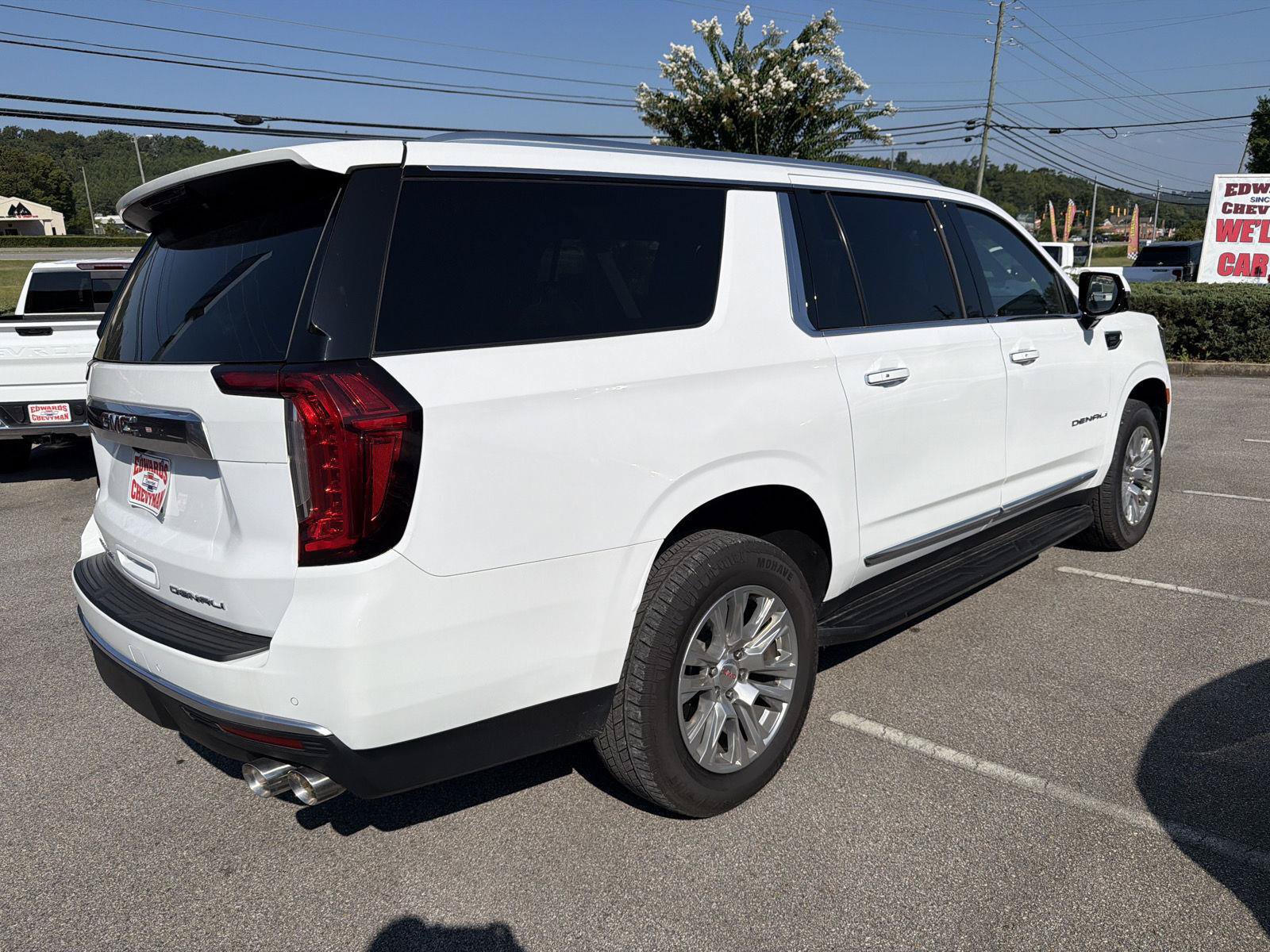 Used 2024 GMC Yukon XL Denali RWD image 4