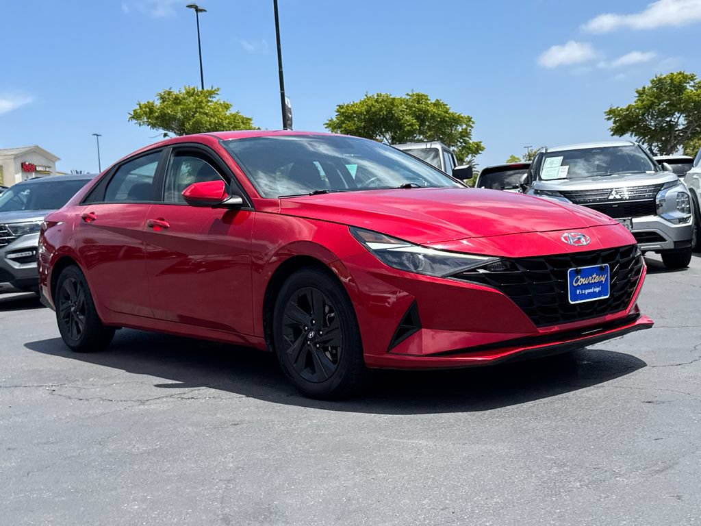 Used 2023 Hyundai Elantra SEL FWD image 4
