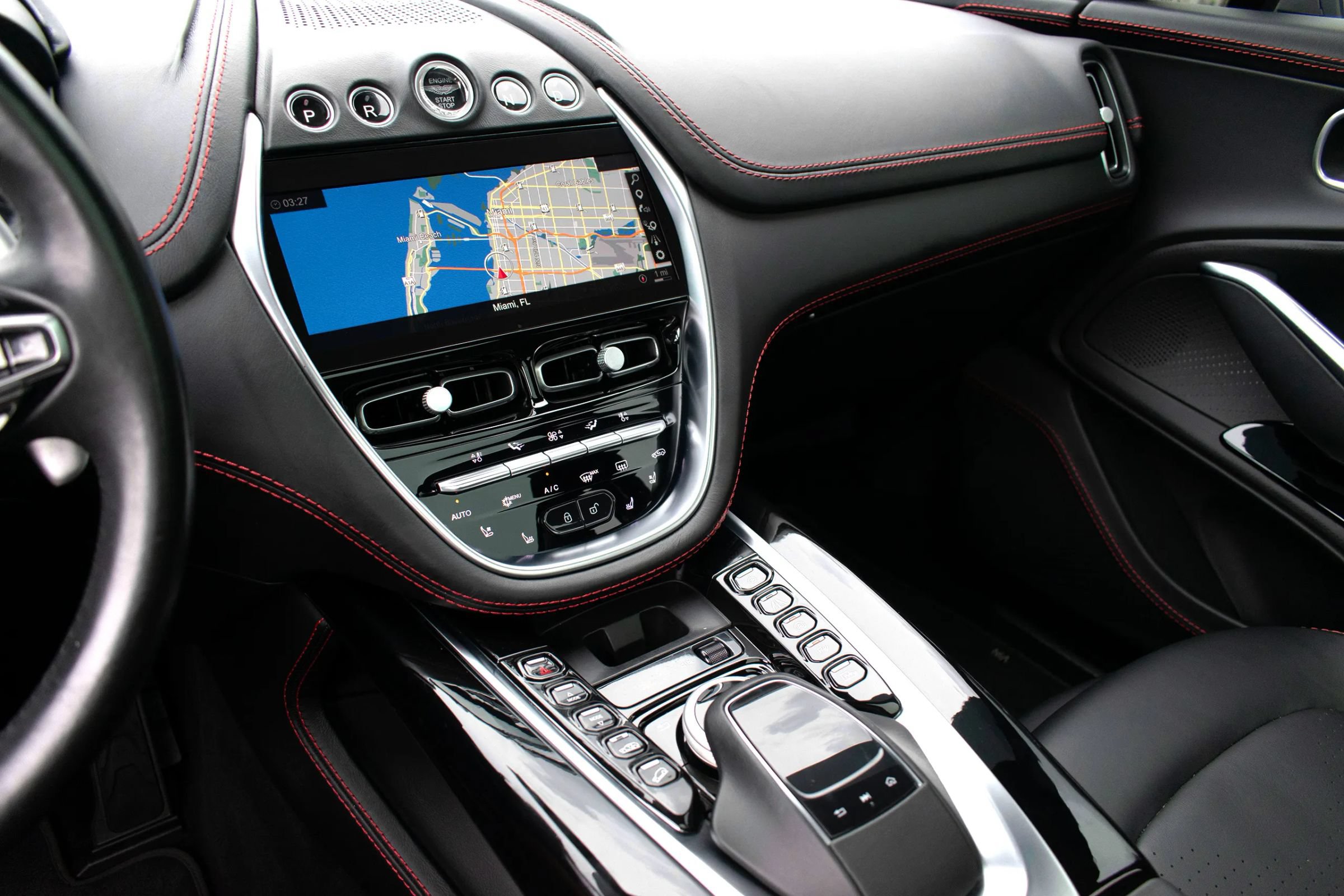 Used 2021 Aston Martin DBX AWD/4WD image 16