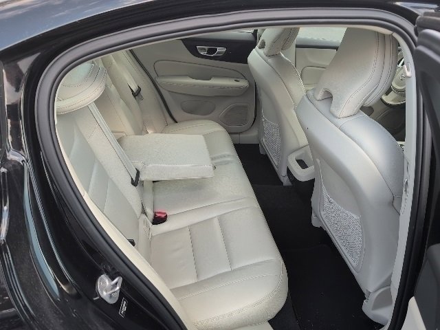 Used 2024 Volvo S60 B5 Plus image 10