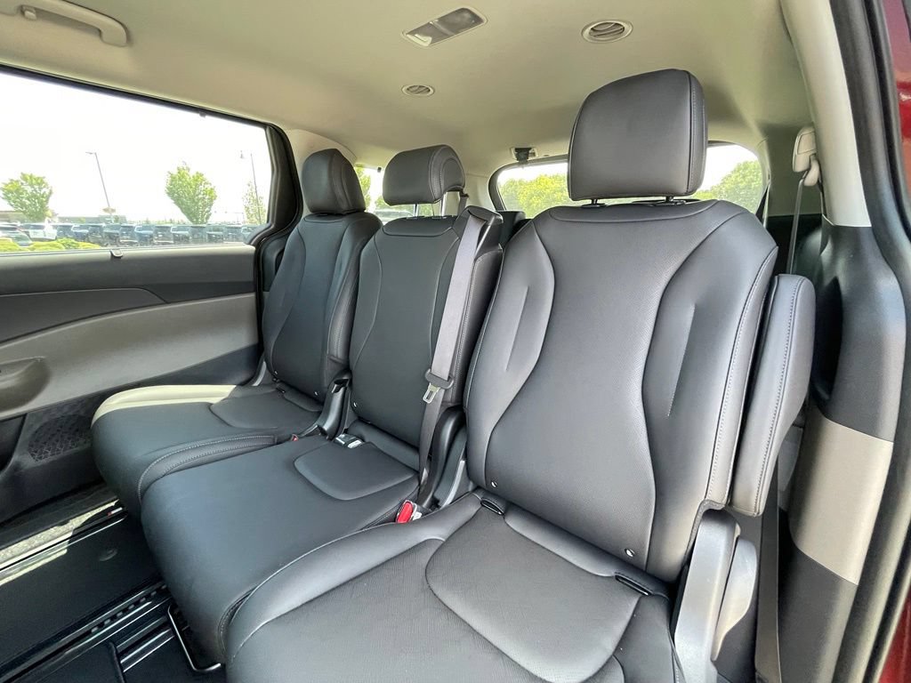 New 2026 Kia Carnival EX FWD image 23