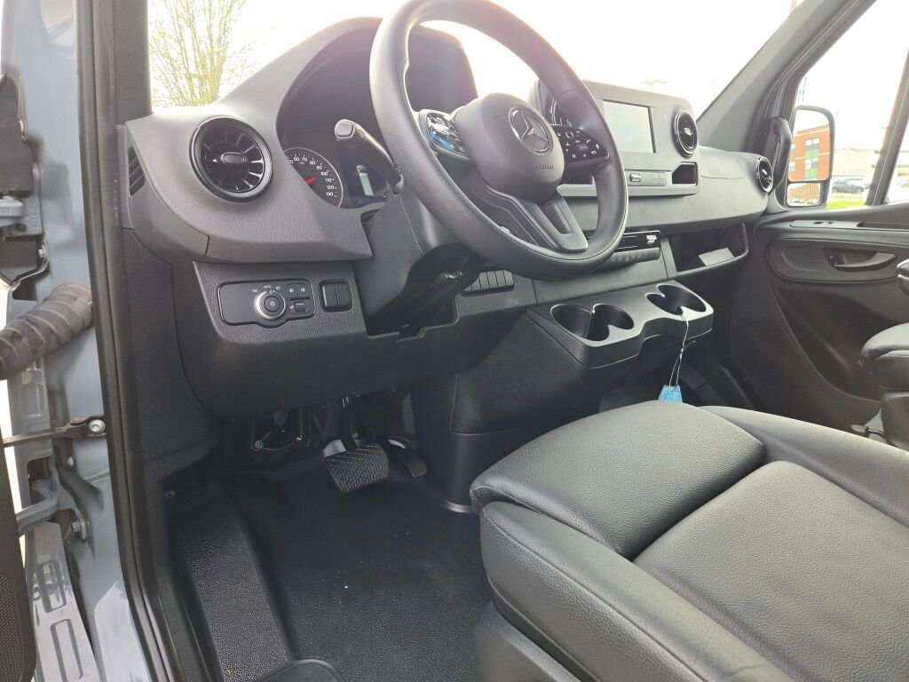 Used 2023 Mercedes-Benz Sprinter 2500 image 24