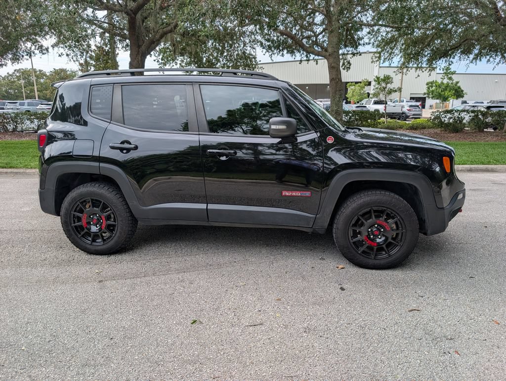 Used 2019 Jeep Renegade Trailhawk AWD/4WD image 10