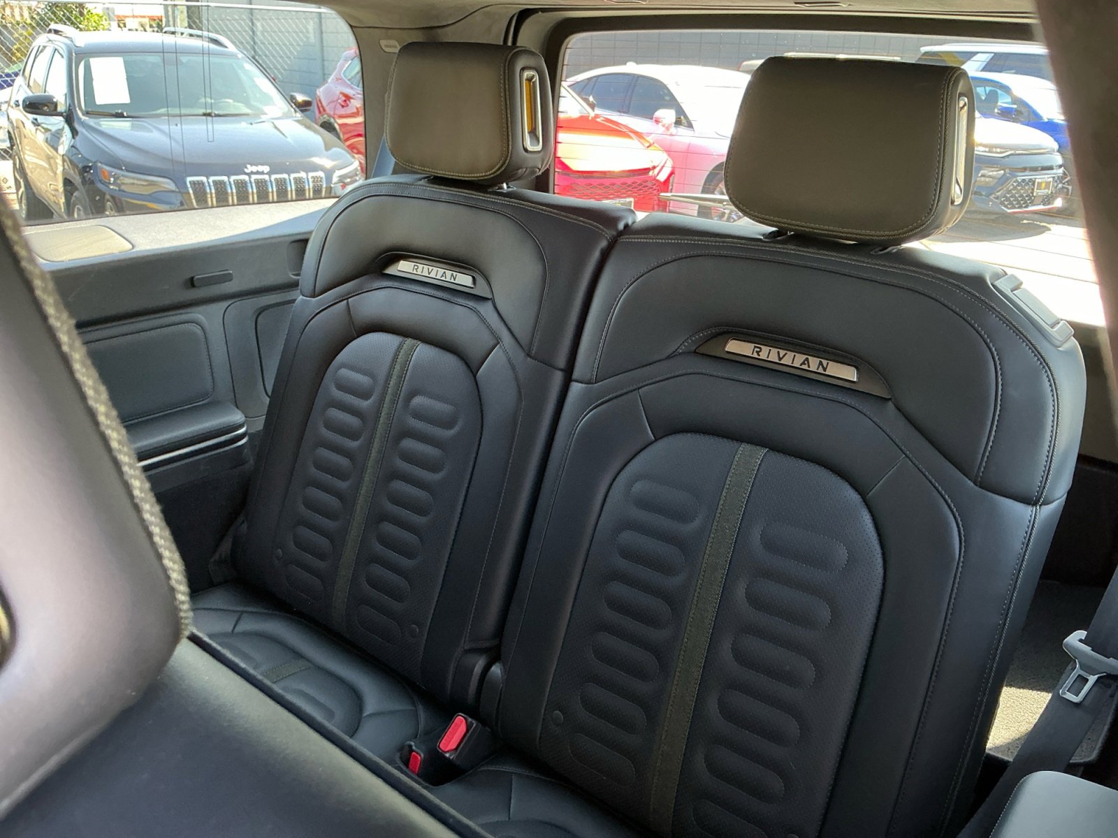 Used 2024 Rivian R1S Adventure AWD/4WD image 25