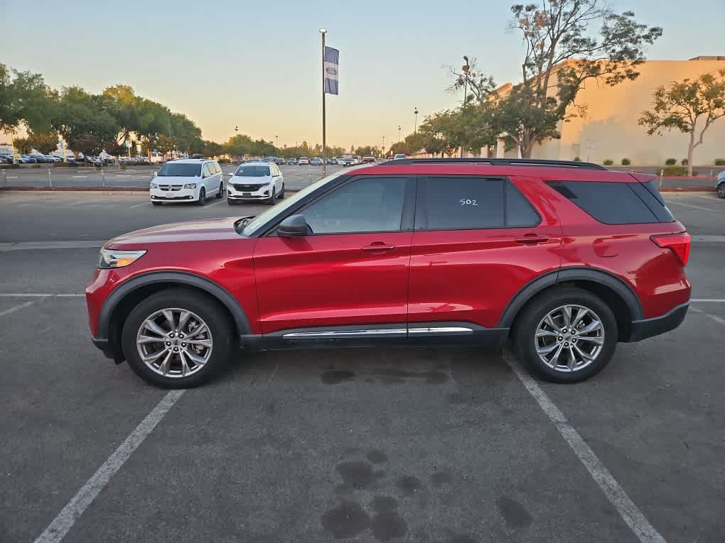 Used 2020 Ford Explorer XLT w/ Equipment Group 202A RWD image 4