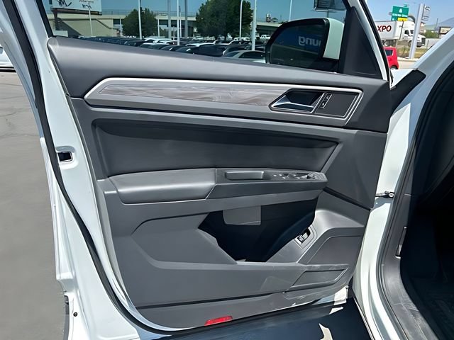 Used 2020 Volkswagen Atlas Cross Sport SE w/ Towing Package AWD/4WD image 23