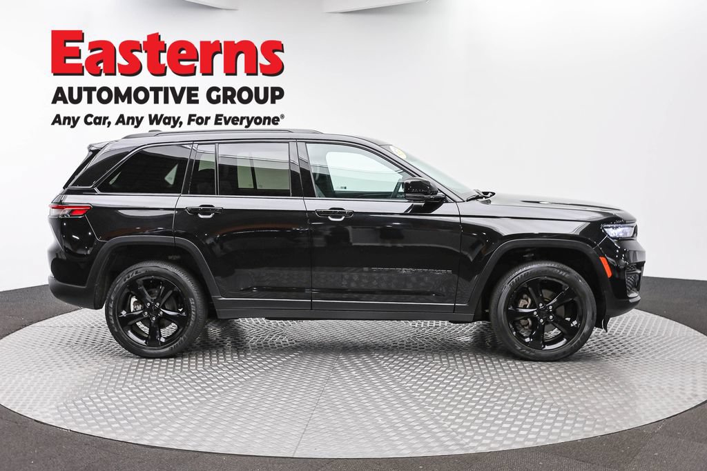 Used 2024 Jeep Grand Cherokee Altitude AWD/4WD image 4