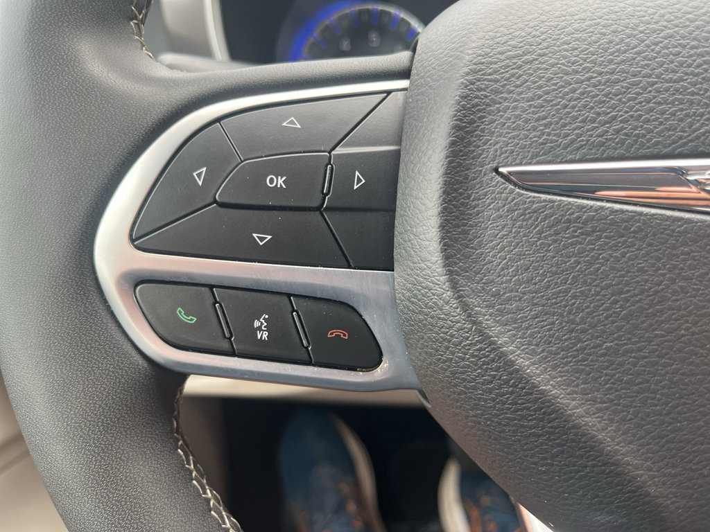 Used 2024 Chrysler Pacifica Touring-L FWD image 16