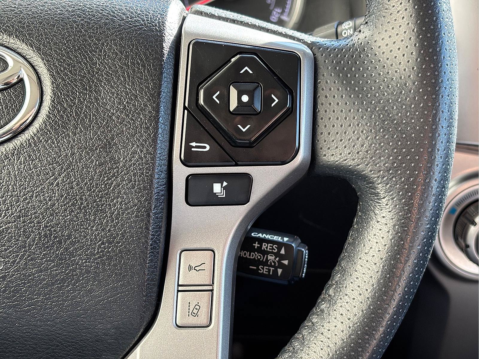 Used 2020 Toyota 4Runner Limited AWD/4WD image 33
