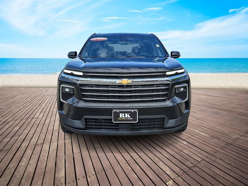 Certified 2025 Chevrolet Traverse LT w/ Driver Confidence Package FWD image 2