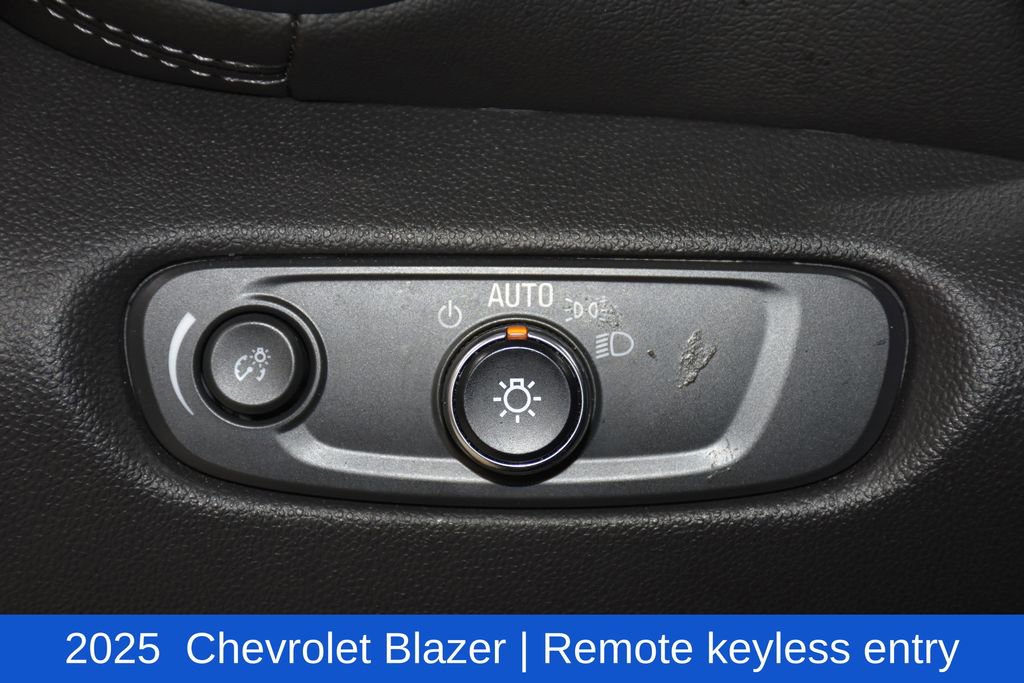 Used 2025 Chevrolet Blazer LT image 9
