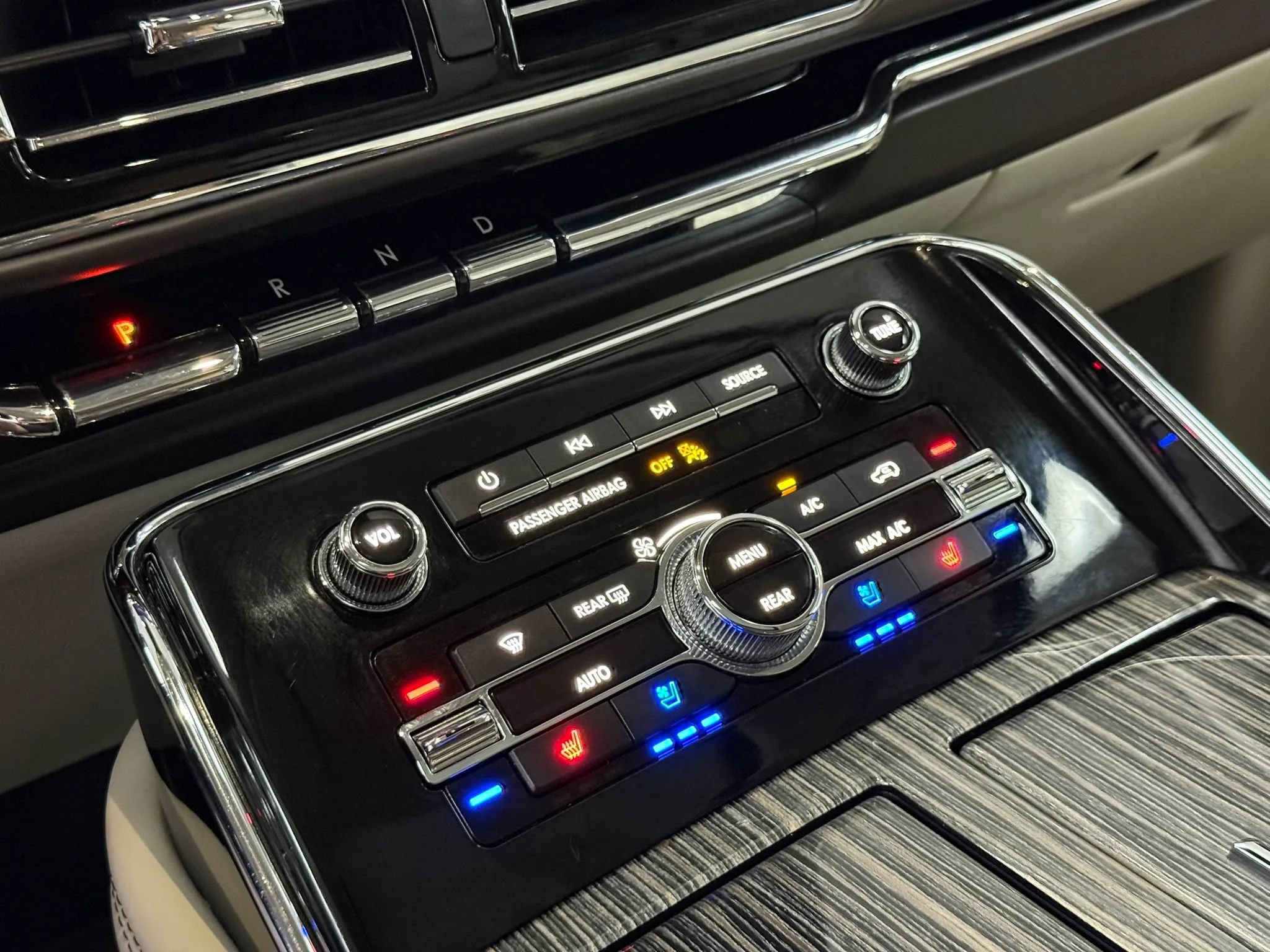 Used 2020 Lincoln Navigator L Black Label w/ Cargo Convenience Package AWD/4WD image 26