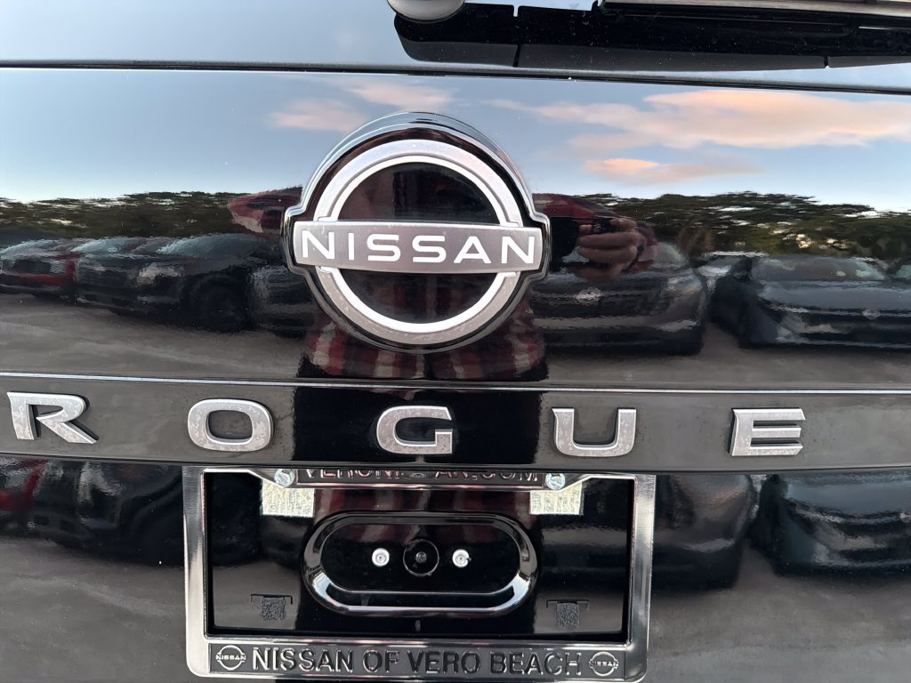Used 2025 Nissan Rogue S FWD image 9