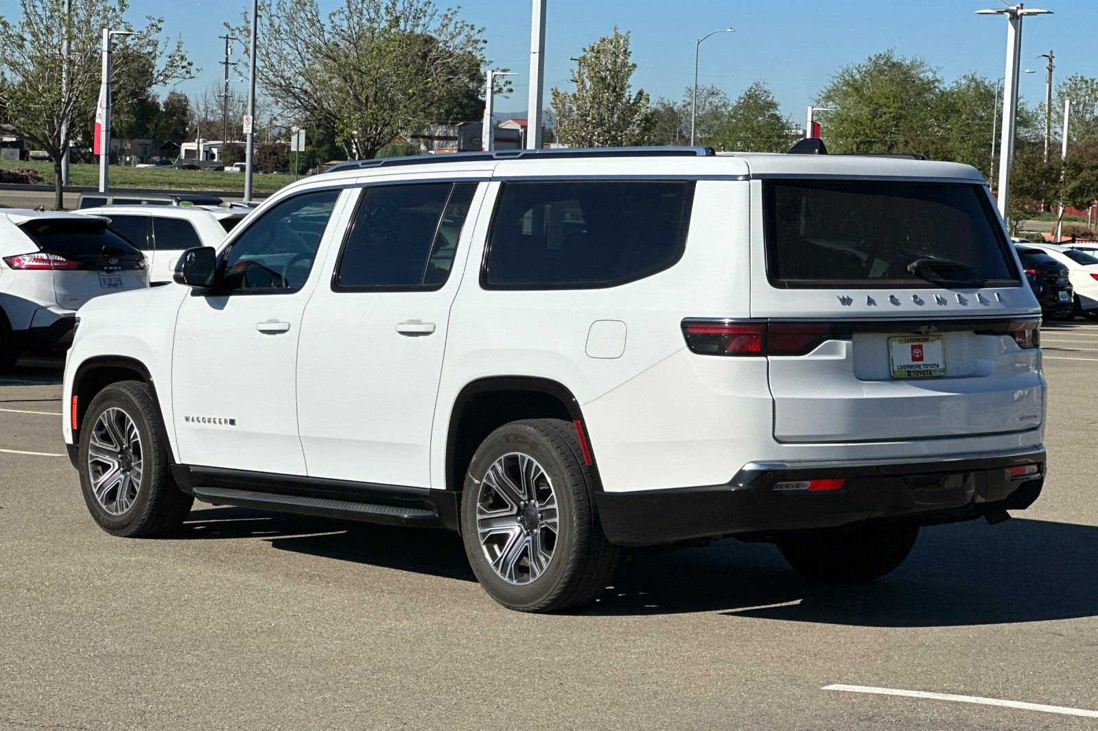 Used 2024 Jeep Wagoneer L Series II w/ Flexible Seating Group image 6
