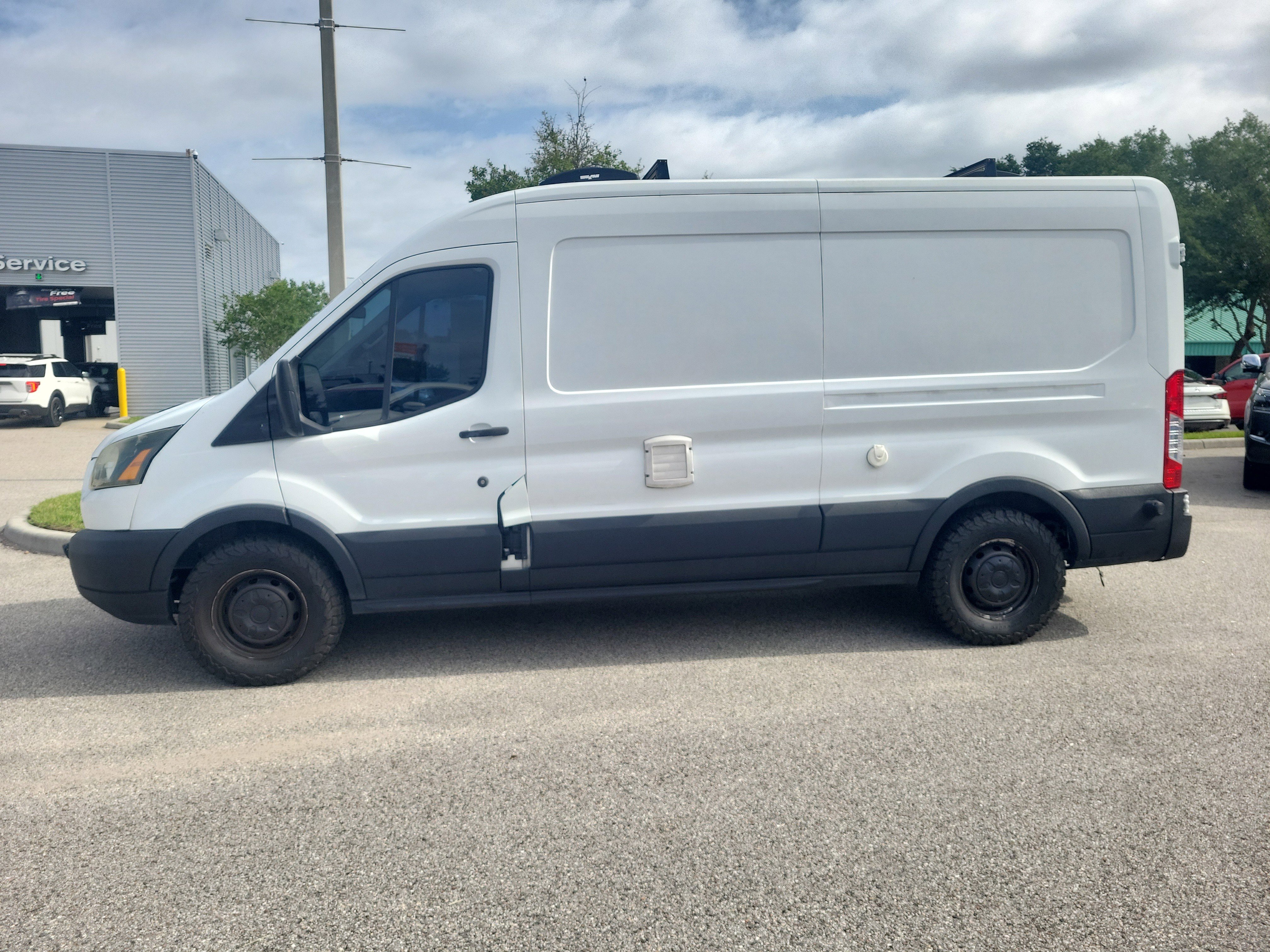 Used 2016 Ford Transit 150 148 Medium Roof RWD image 9