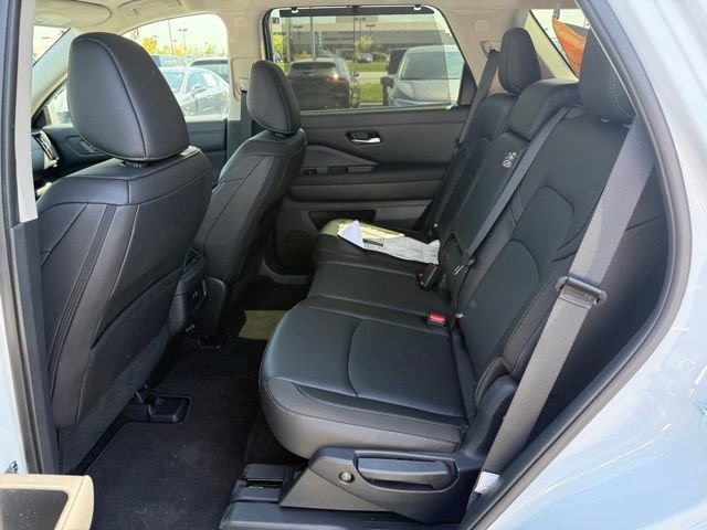 Used 2025 Nissan Pathfinder SL image 21