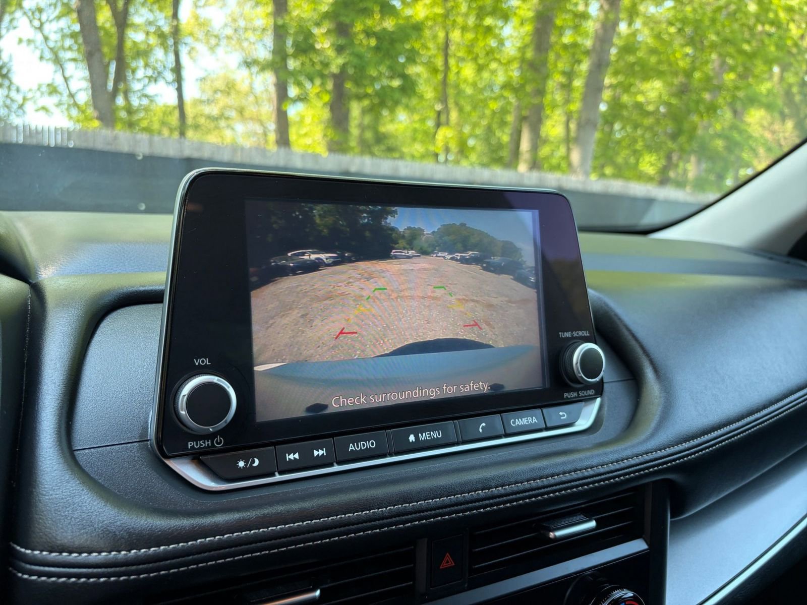 Used 2025 Nissan Rogue SV FWD image 25