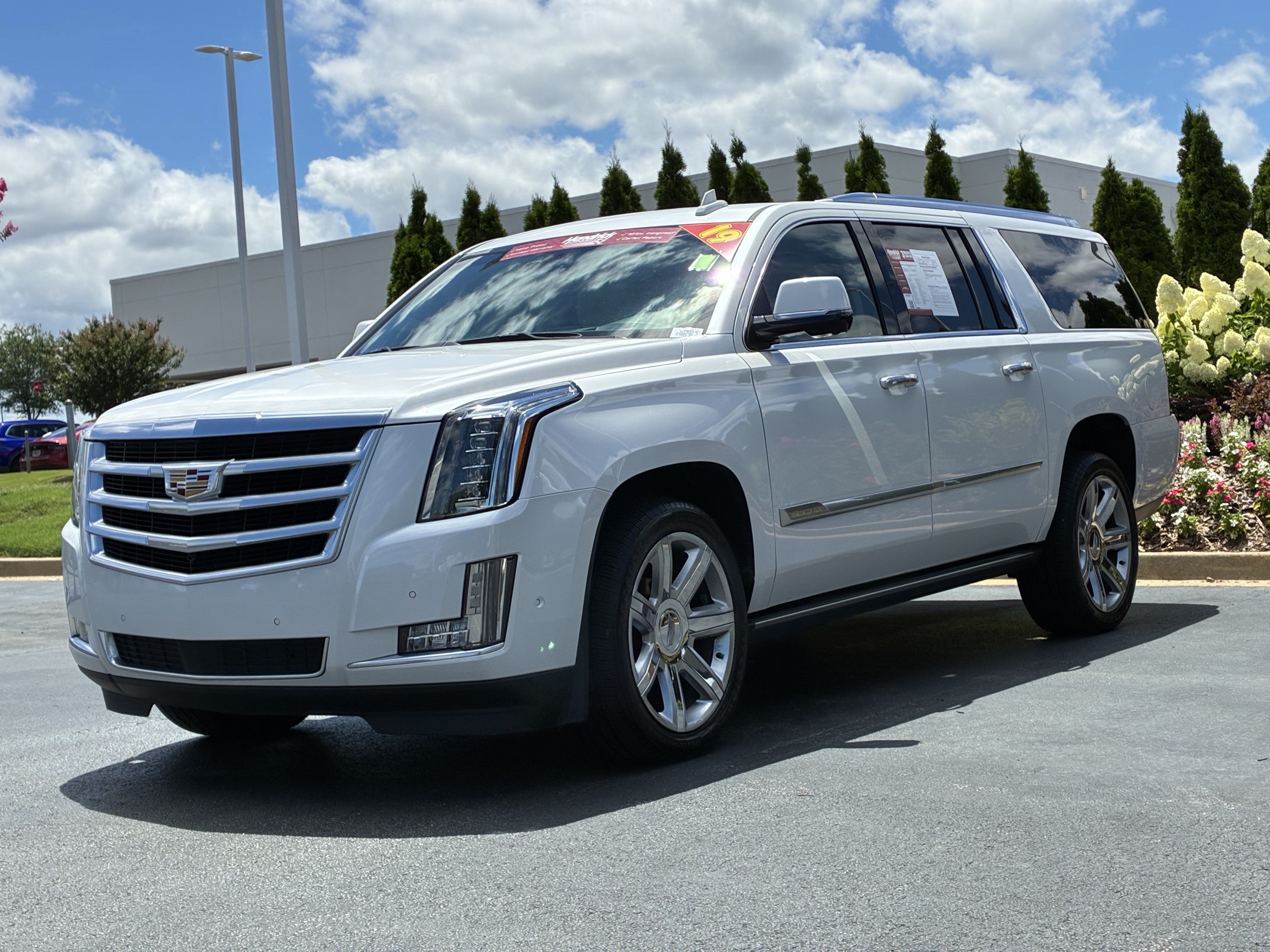 Used 2019 Cadillac Escalade ESV Premium Luxury AWD/4WD image 6
