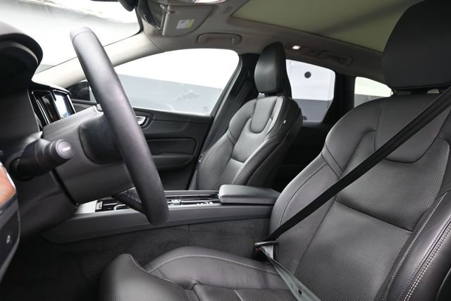 Used 2023 Volvo XC60 B5 Ultimate w/ Climate Package FWD image 10