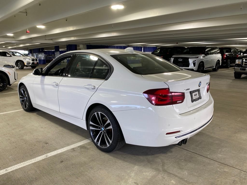 Used 2018 BMW 330i xDrive Sedan AWD/4WD image 3