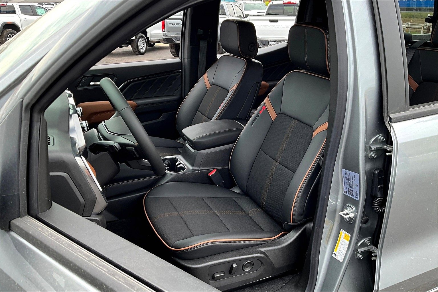 New 2025 GMC Canyon AT4 image 9