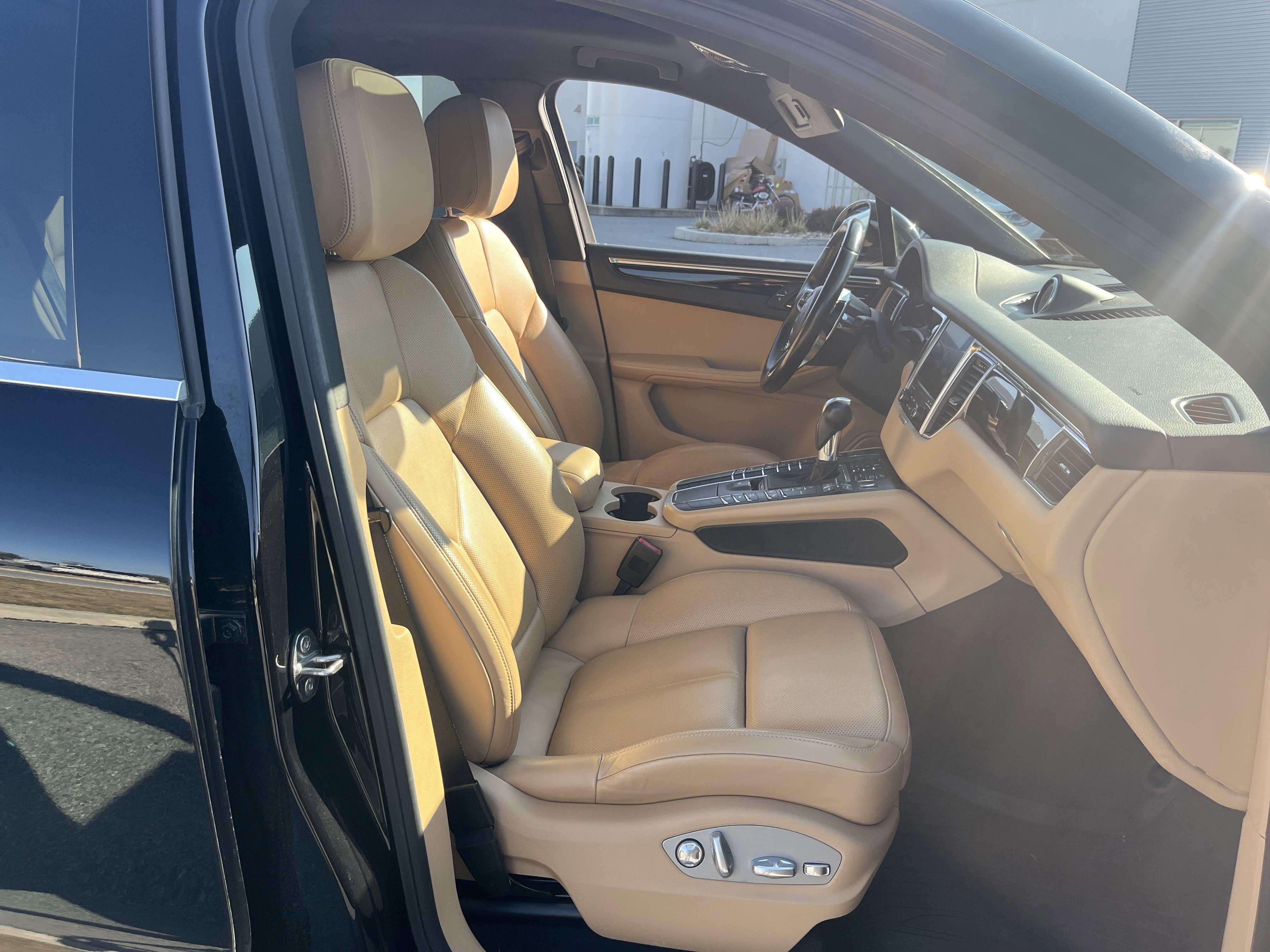 Used 2017 Porsche Macan S image 22