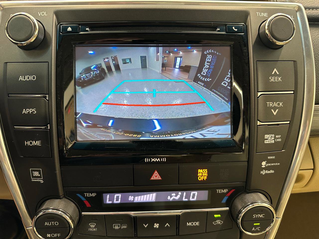 Used 2015 Toyota Camry XLE w/ Moonroof Package image 34