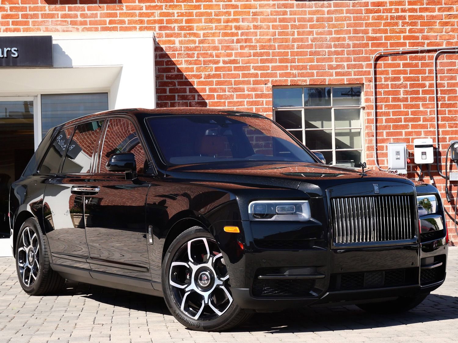 Used 2024 Rolls-Royce Cullinan Black Badge image 19
