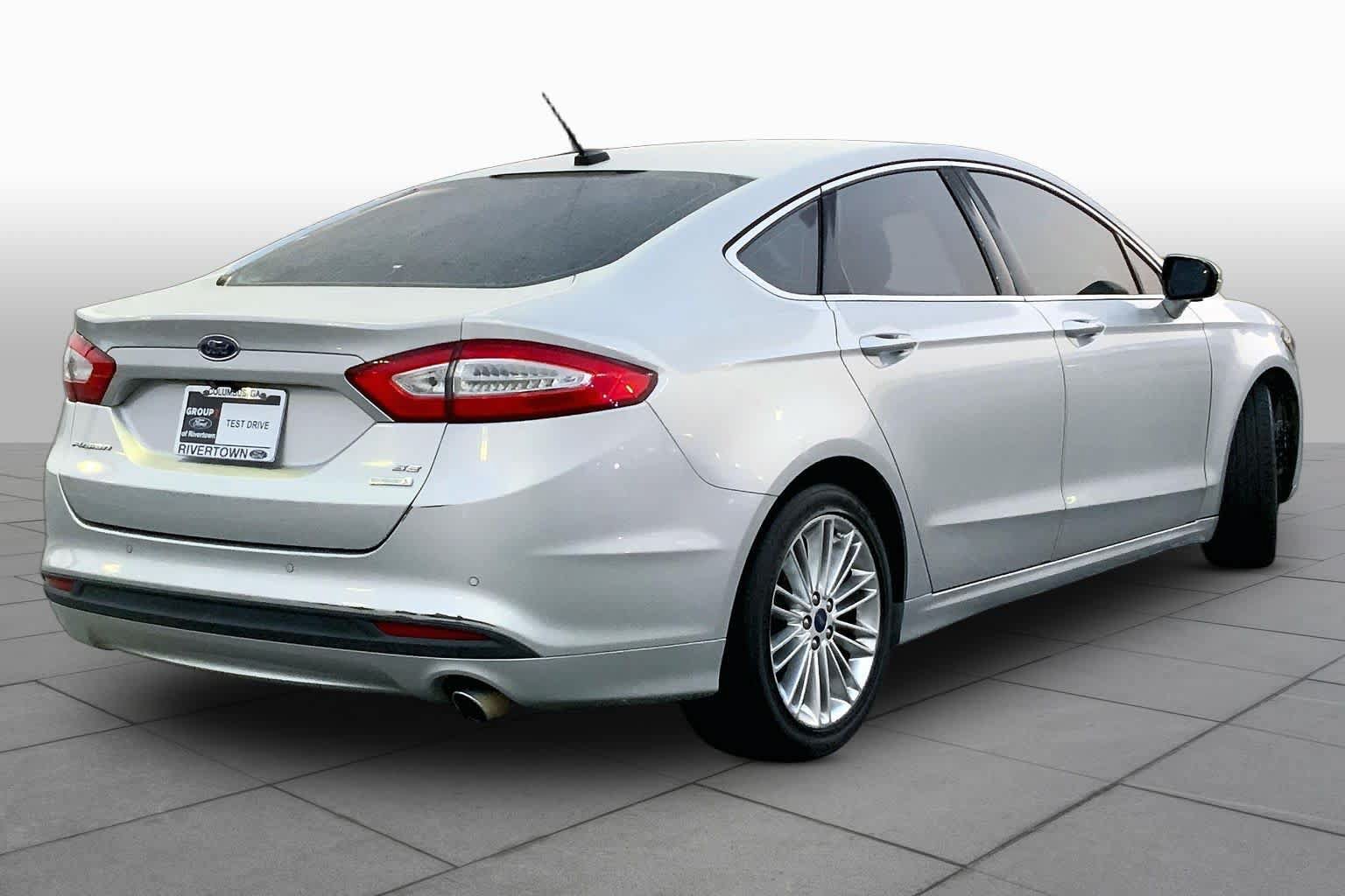 Used 2016 Ford Fusion SE w/ Equipment Group 202A FWD image 13