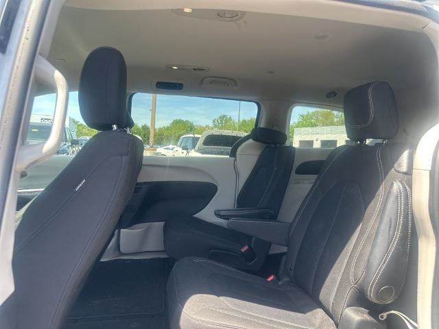Used 2022 Chrysler Voyager LX FWD image 18