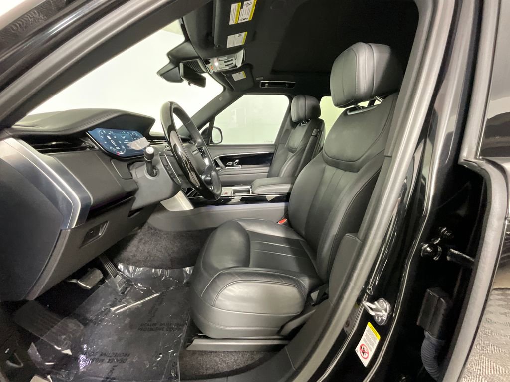 Certified 2025 Land Rover Range Rover SE AWD/4WD image 16