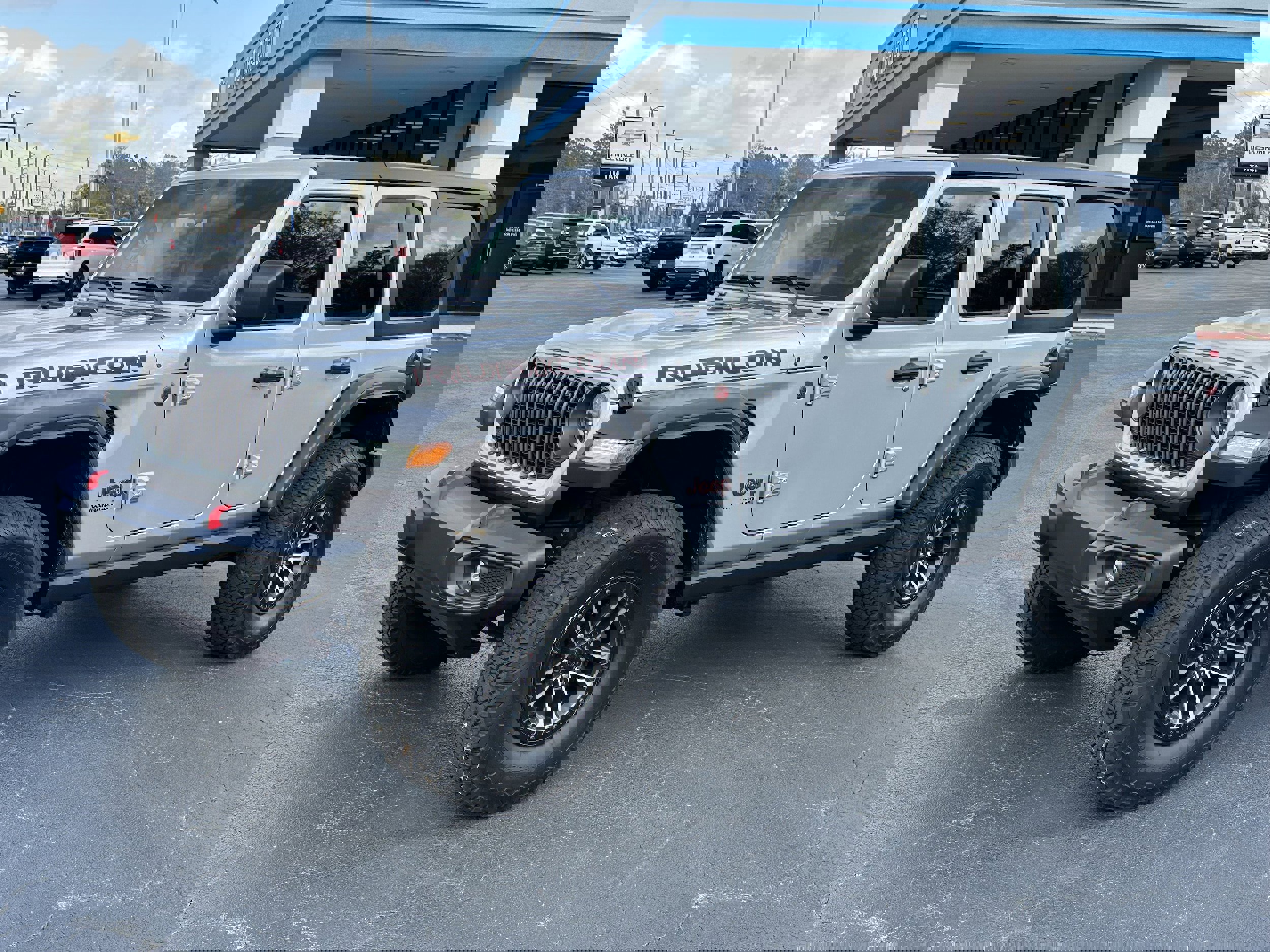 Used 2024 Jeep Wrangler Unlimited Rubicon w/ XTREMEE 35" Tire Package image 9