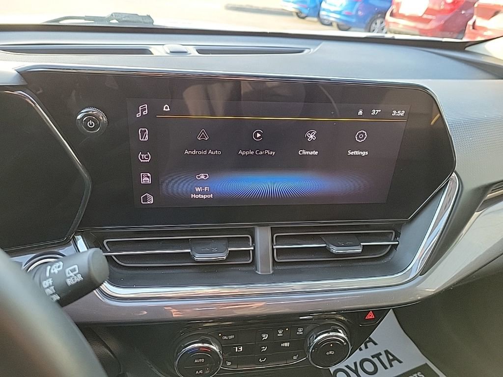 Used 2024 Chevrolet Trax ACTIV w/ Sunroof Package image 25