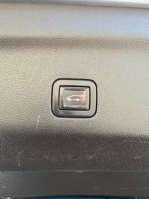 Used 2021 Chevrolet Tahoe Z71 w/ Luxury Package AWD/4WD image 27