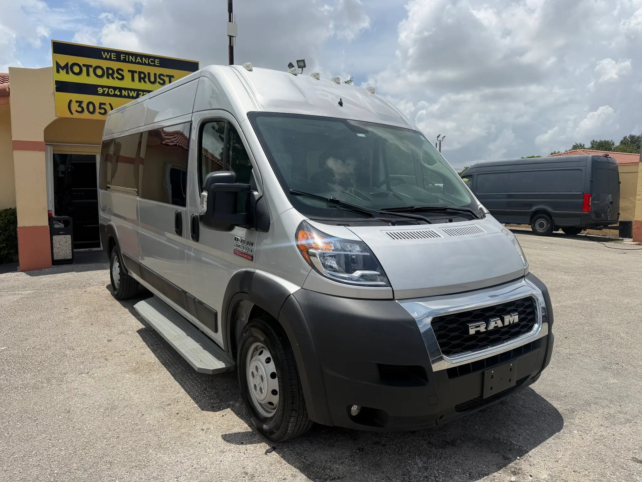 Used 2020 RAM ProMaster 2500 w/ Premium Appearance Group FWD image 10
