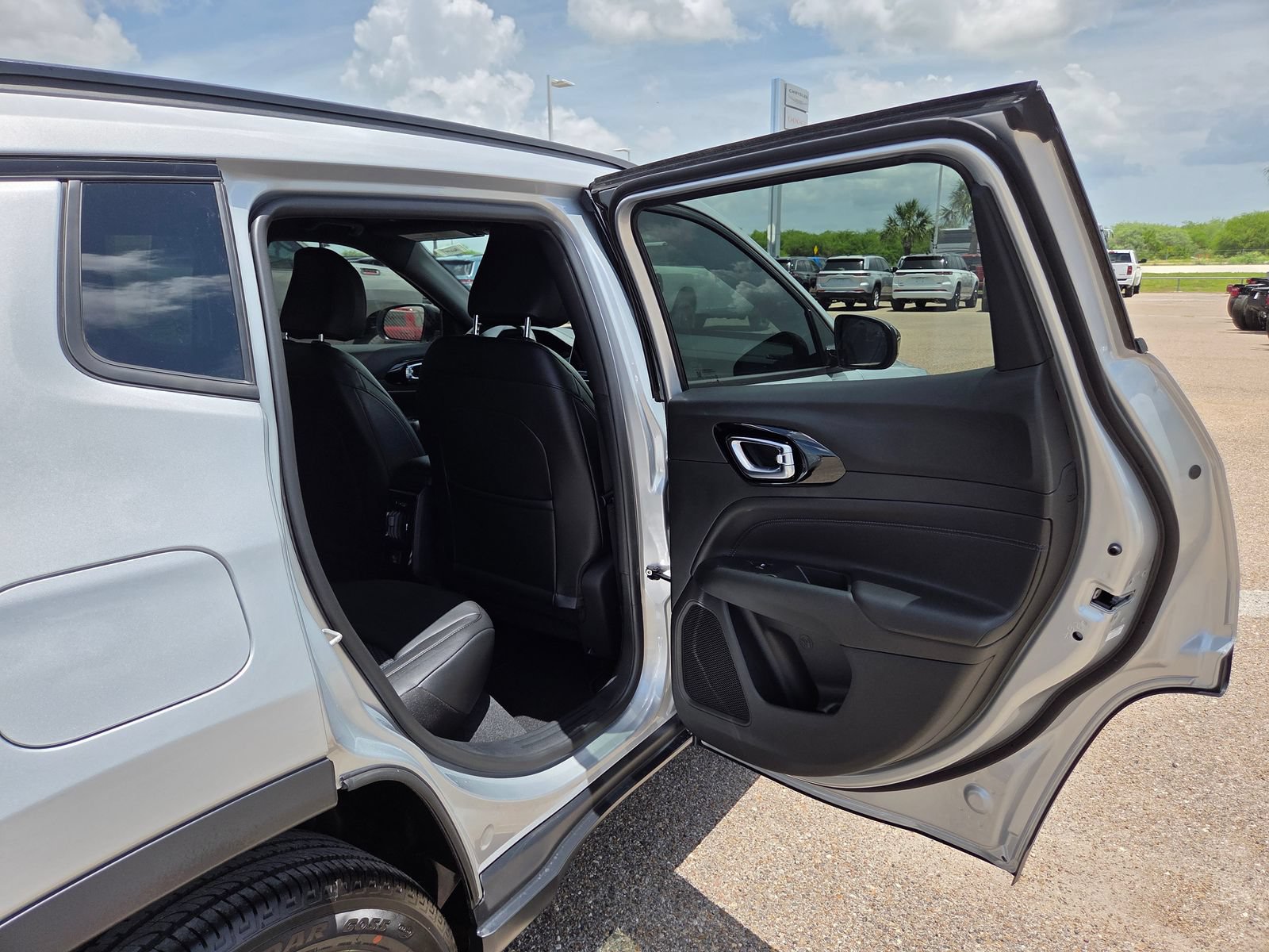 New 2026 Jeep Compass Latitude AWD/4WD image 16