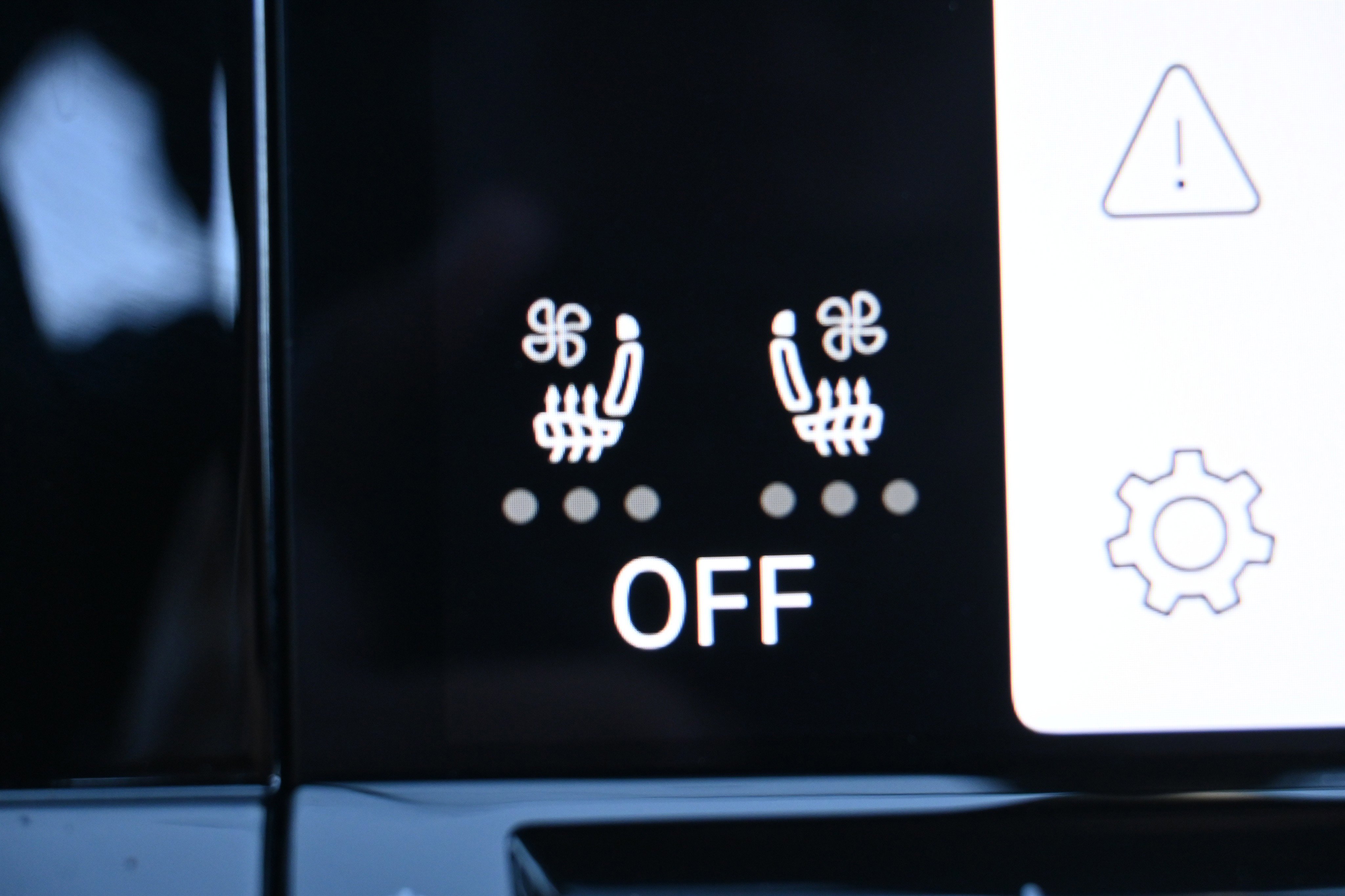 Used 2025 Volkswagen Atlas Cross Sport SE image 31