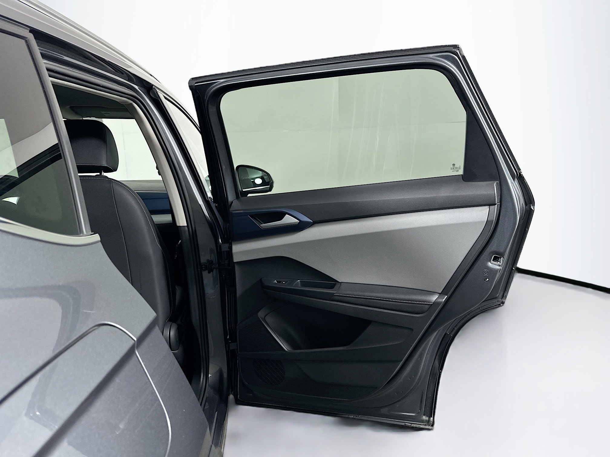 Used 2024 Volkswagen Taos SE image 29