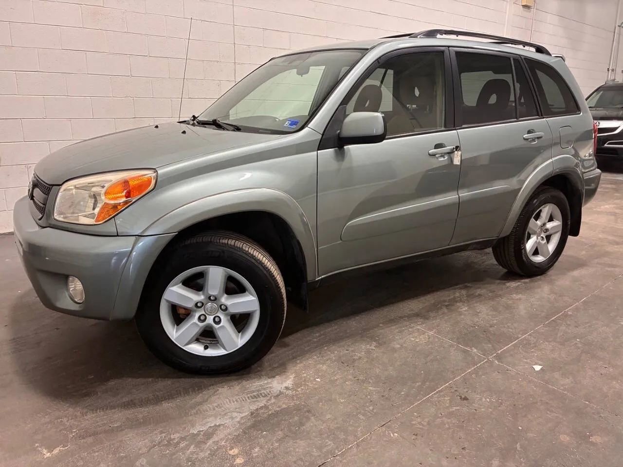 Used 2005 Toyota RAV4 4WD image 3