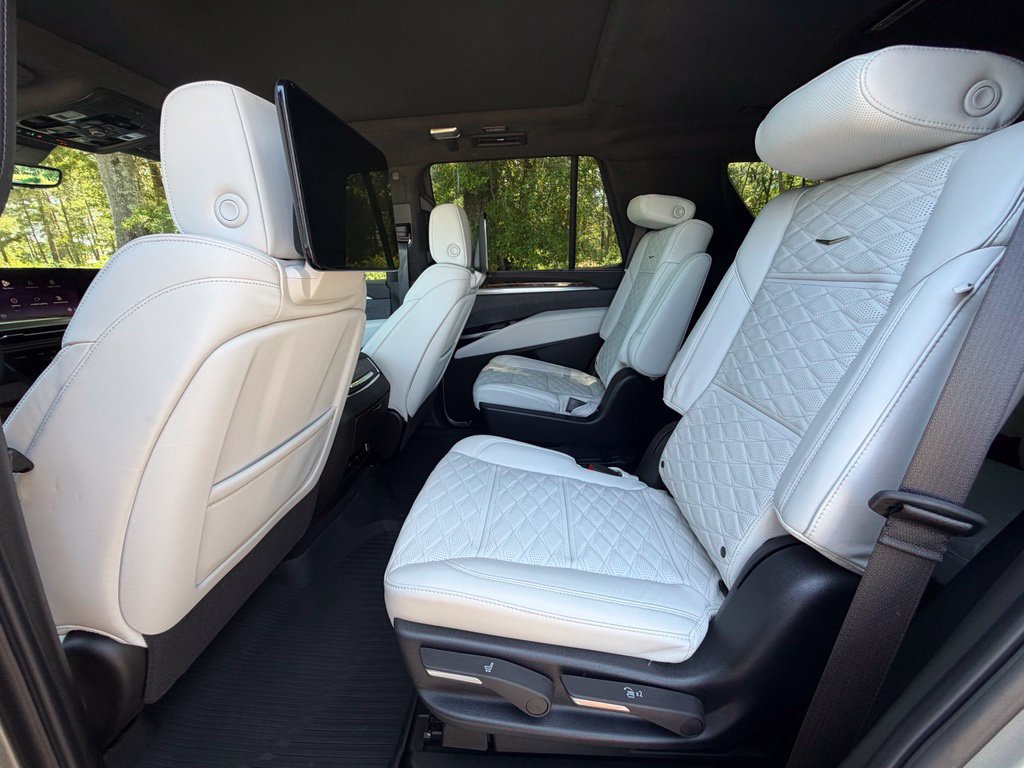 New 2026 Cadillac Escalade Platinum Sport w/ LPO, ONYX Package AWD/4WD image 19