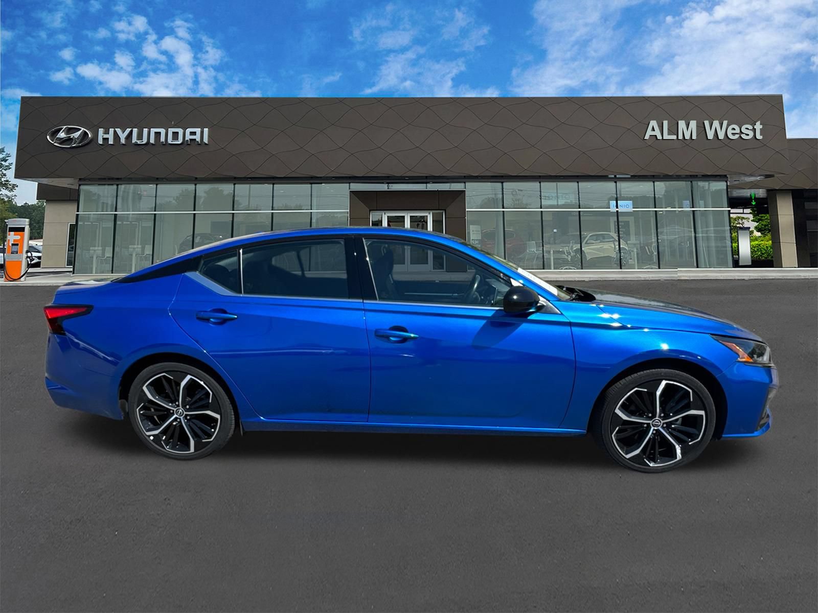Used 2025 Nissan Altima 2.5 SR FWD image 4