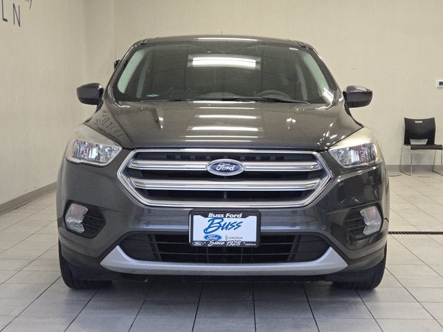Used 2017 Ford Escape SE FWD image 2