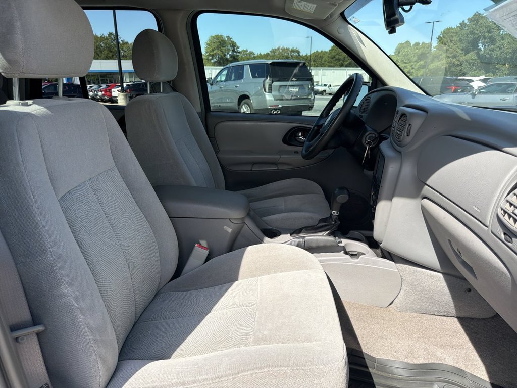 Used 2006 Chevrolet TrailBlazer LS w/ LS Preferred Equipment Group RWD image 19