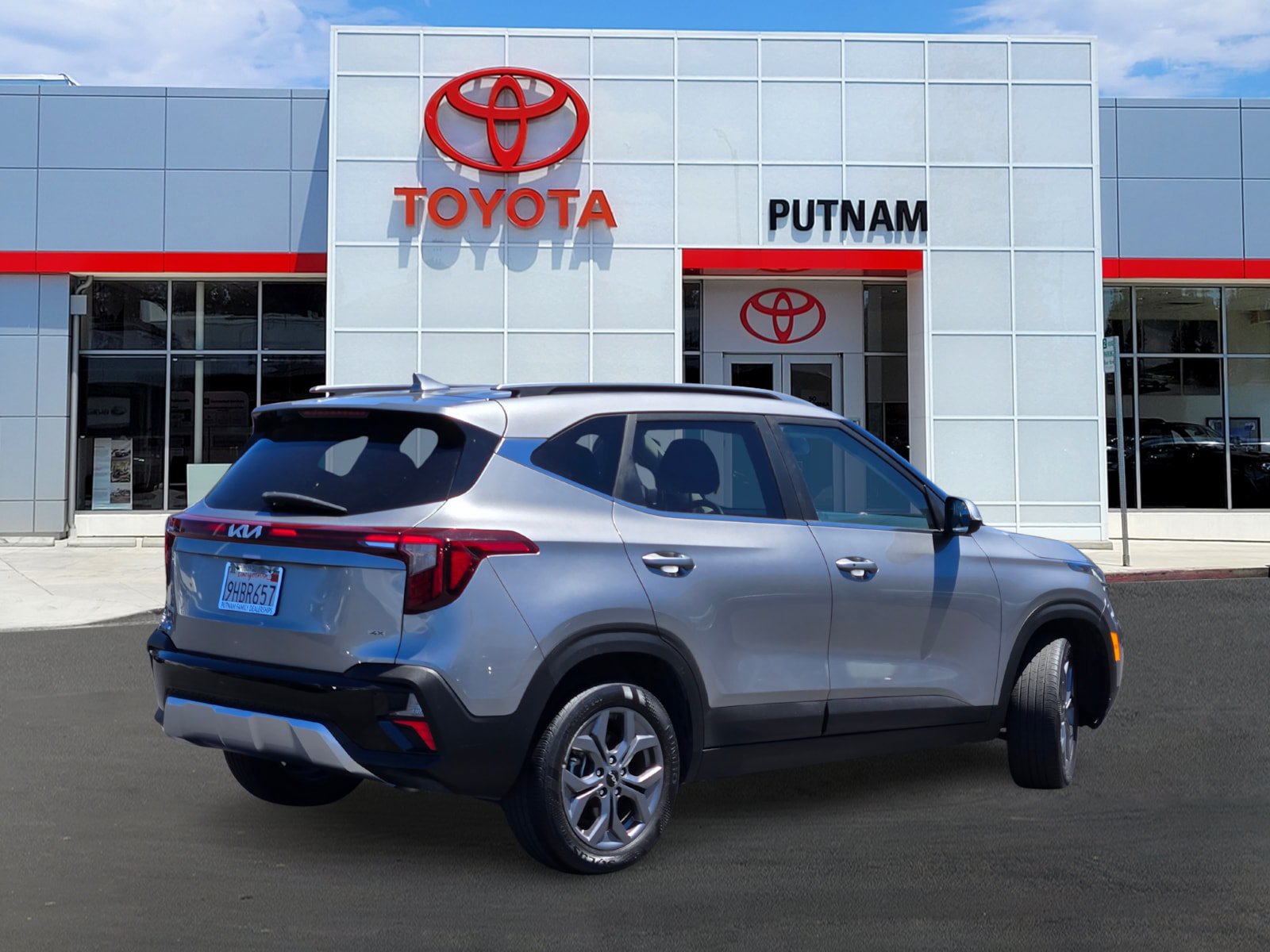 Used 2024 Kia Seltos S AWD/4WD image 4