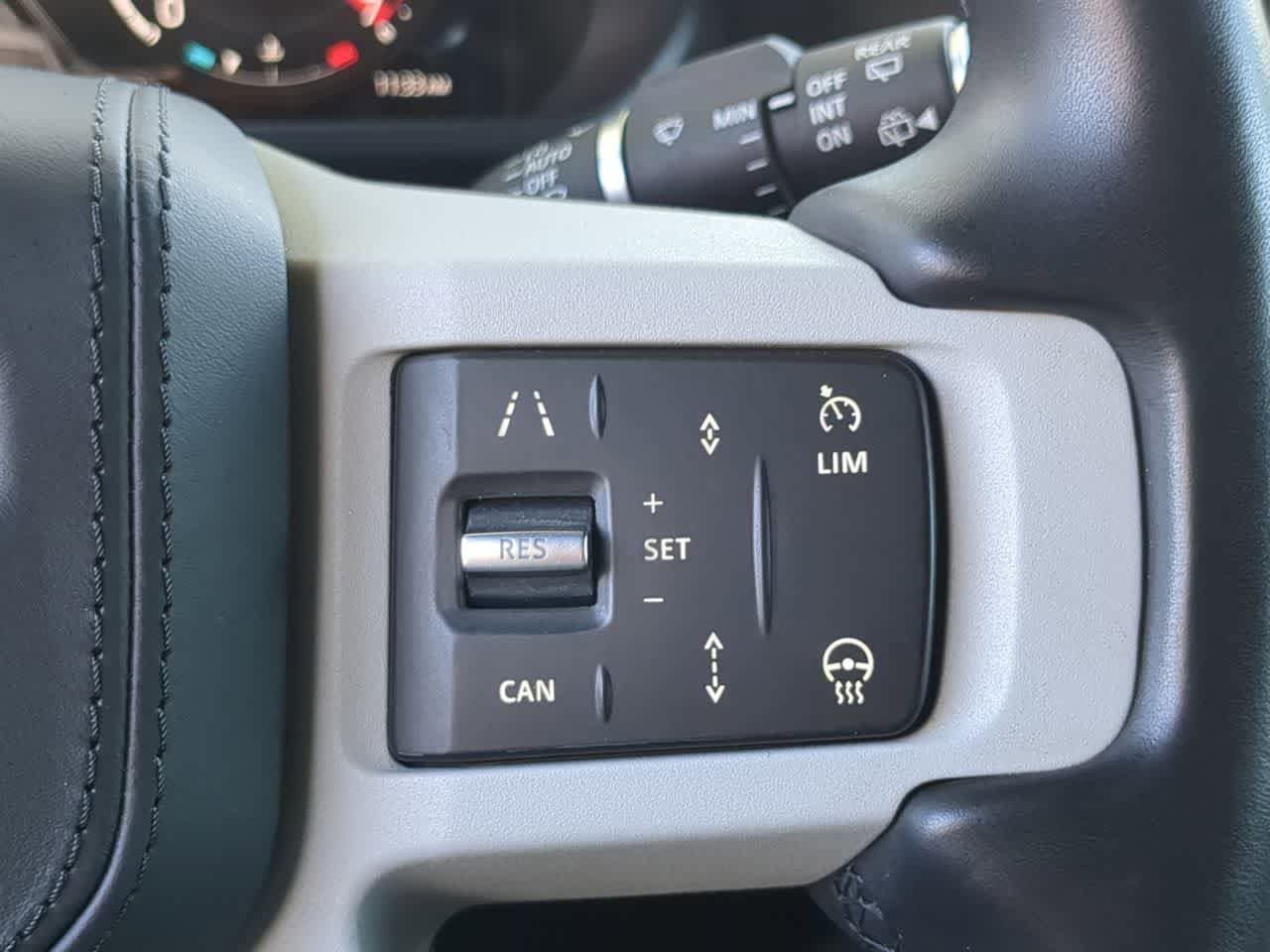 Used 2024 Land Rover Defender 130 X-Dynamic SE image 26