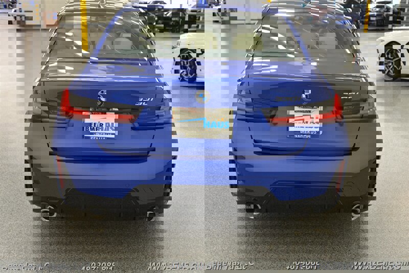 Used 2024 BMW 330i Sedan w/ M Sport Package RWD image 9