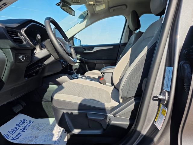 Used 2022 Ford Escape SE w/ SE Sport Appearance Package image 4
